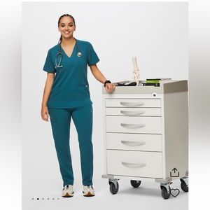 Figs set in Caribbean Blue